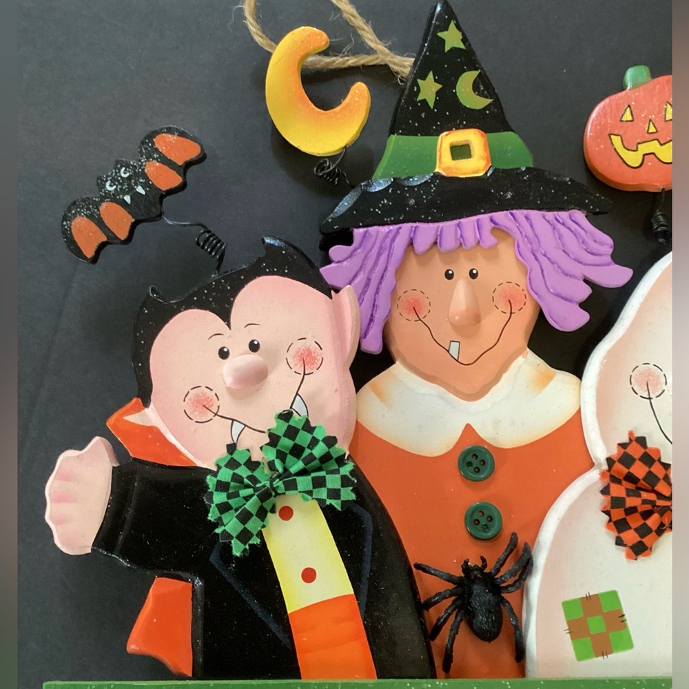 VTG AVON 1997 Halloween Welcome Wooden Door Hanger. - Picture 4 of 14